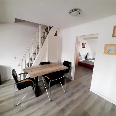 Main Station Apartment *